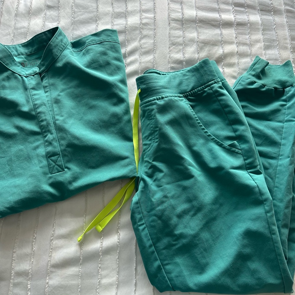 figs scrub set